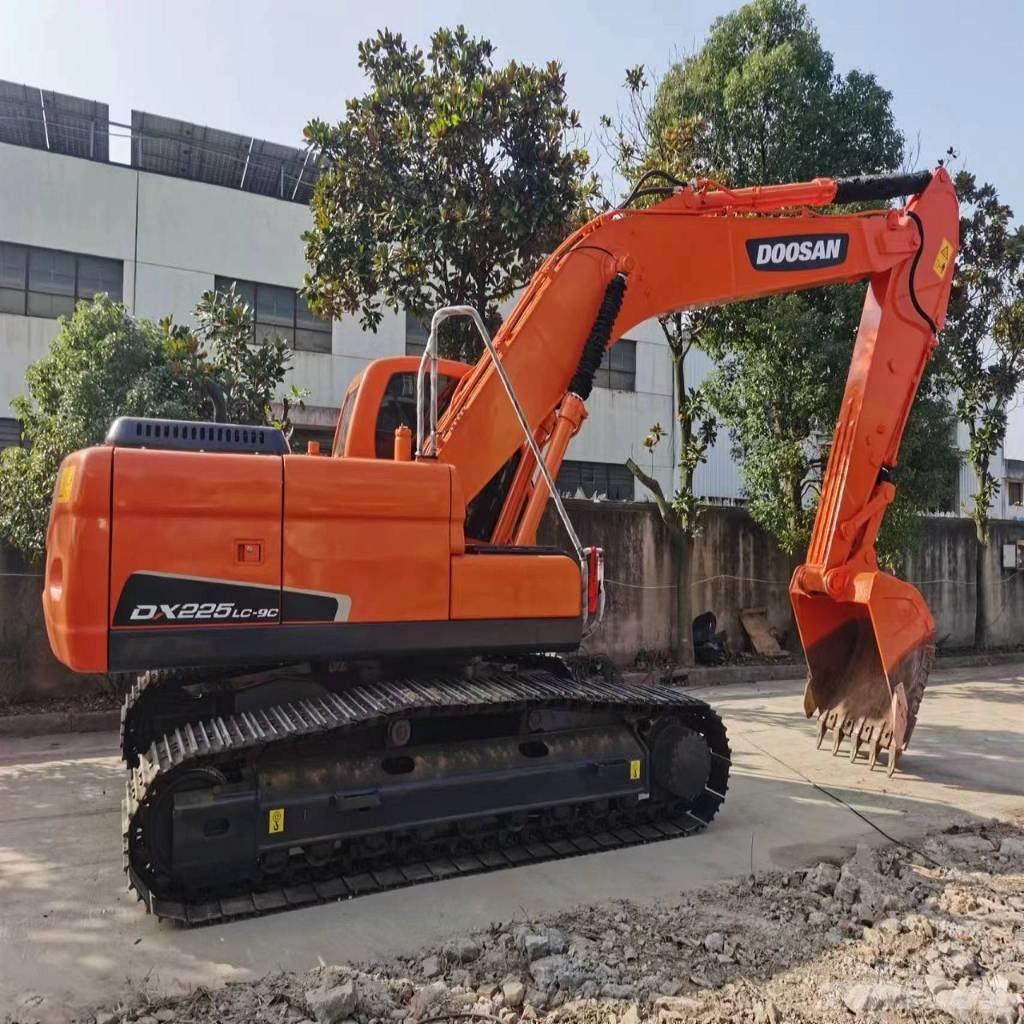 Doosan DX225LC-9C Bagri goseničarji