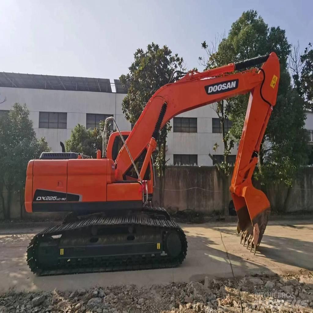 Doosan DX225LC-9C Bagri goseničarji