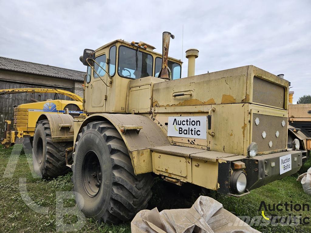  Kirovec K-701 Traktorji