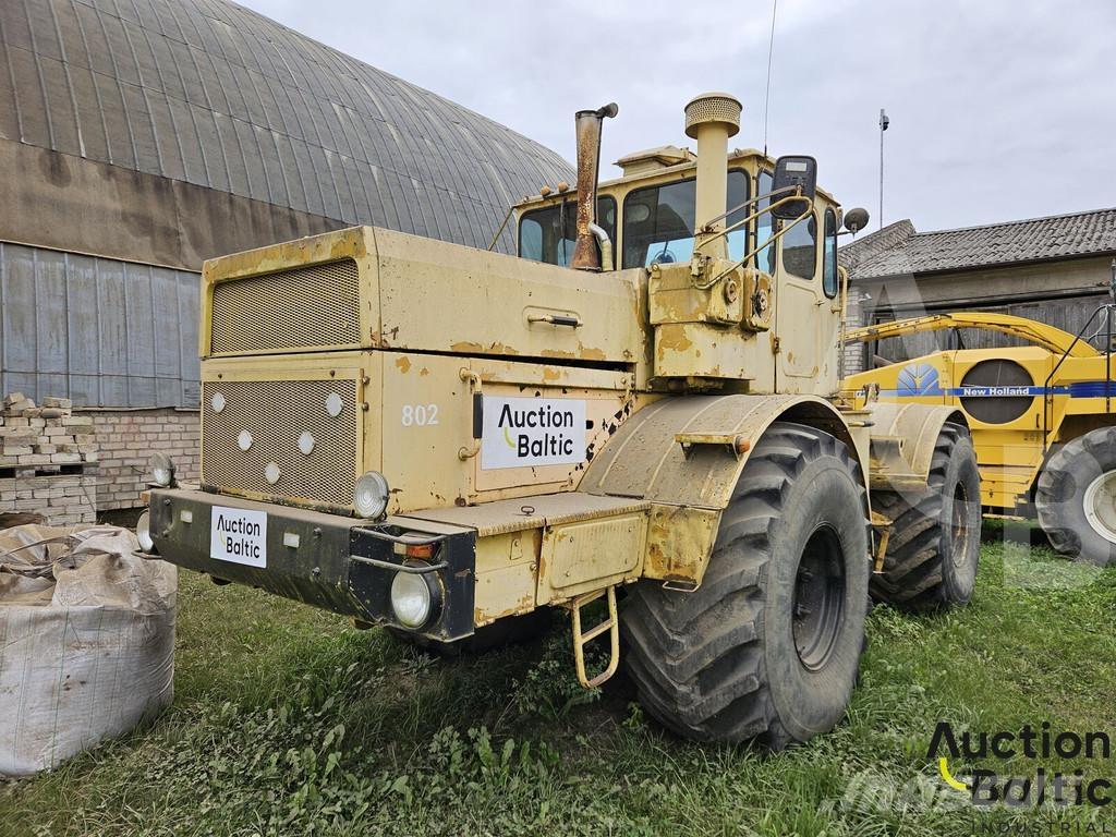  Kirovec K-701 Traktorji