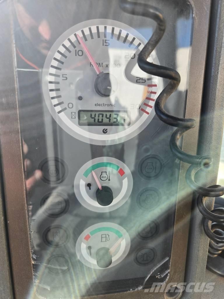 Komatsu WB 97 R-5EO Rovokopači