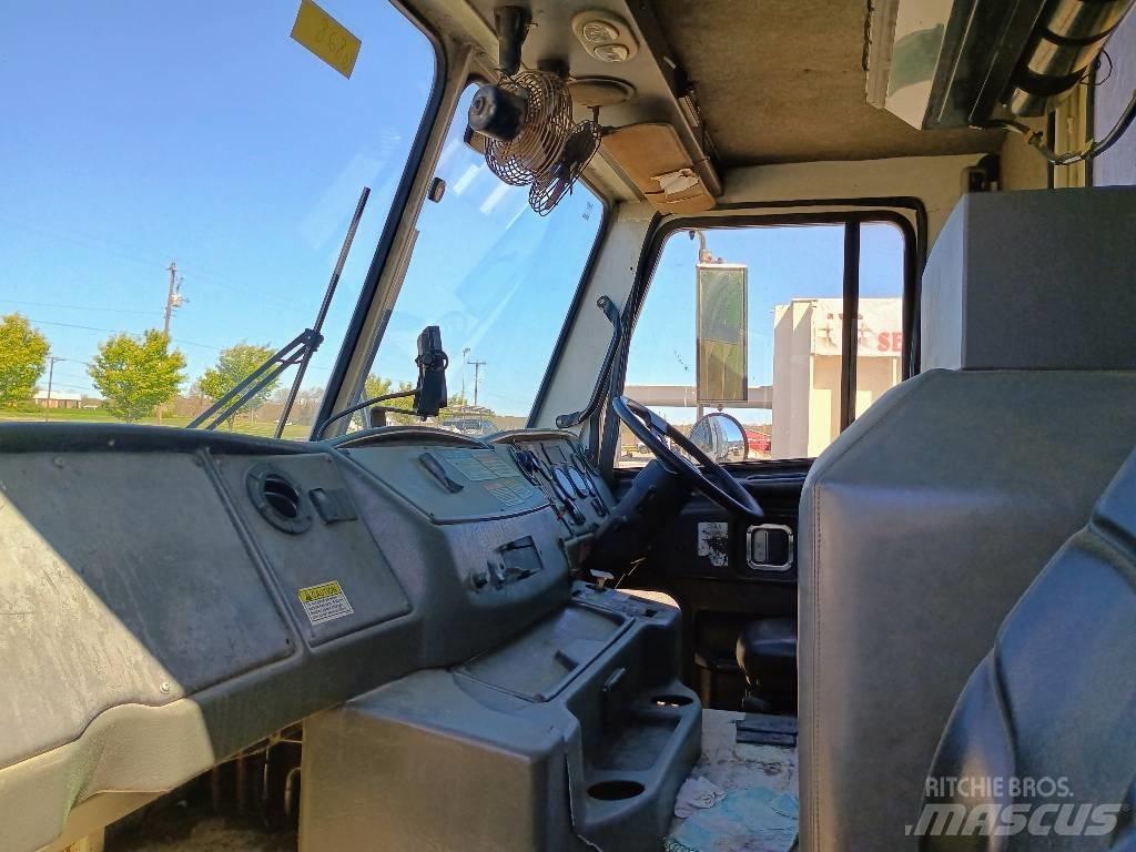  2011 Crane Carrier Komunalni tovornjaki