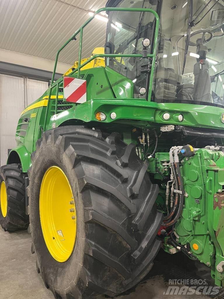 John Deere 8300i Stroji za krmo na lastni pogon