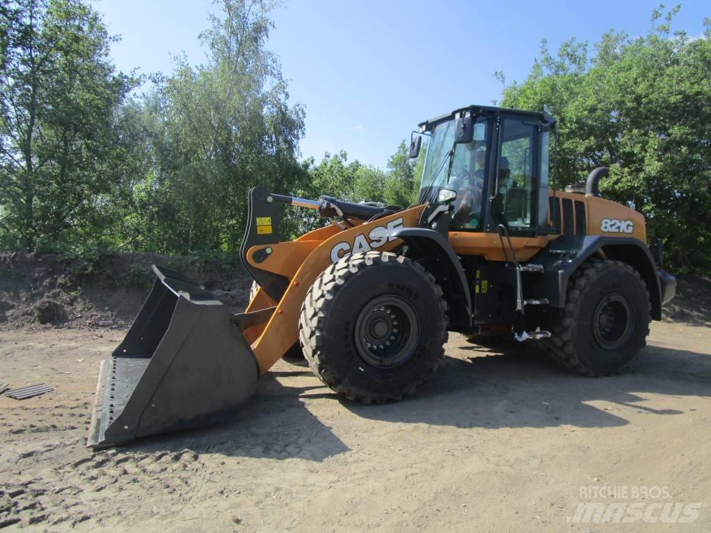 CASE 821 G Kolesni nakladalci