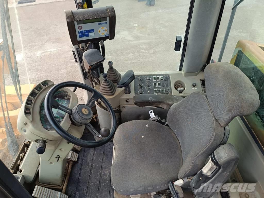 CASE 821C Kolesni nakladalci