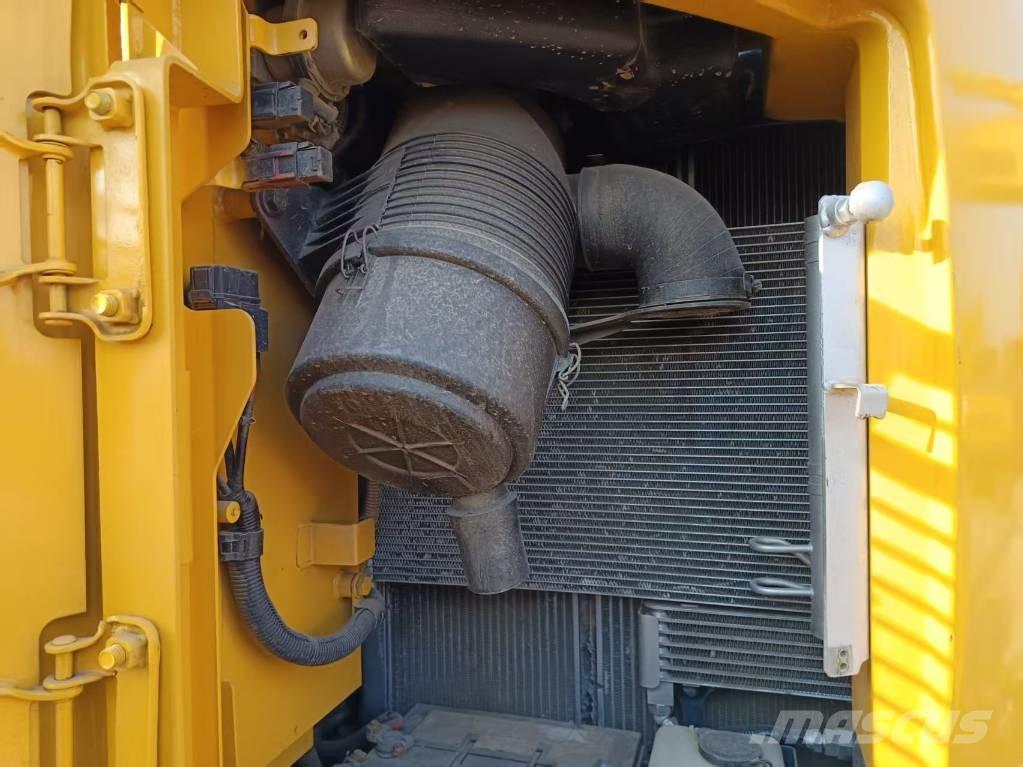 Komatsu PC138 Midi bagri 7t – 12t