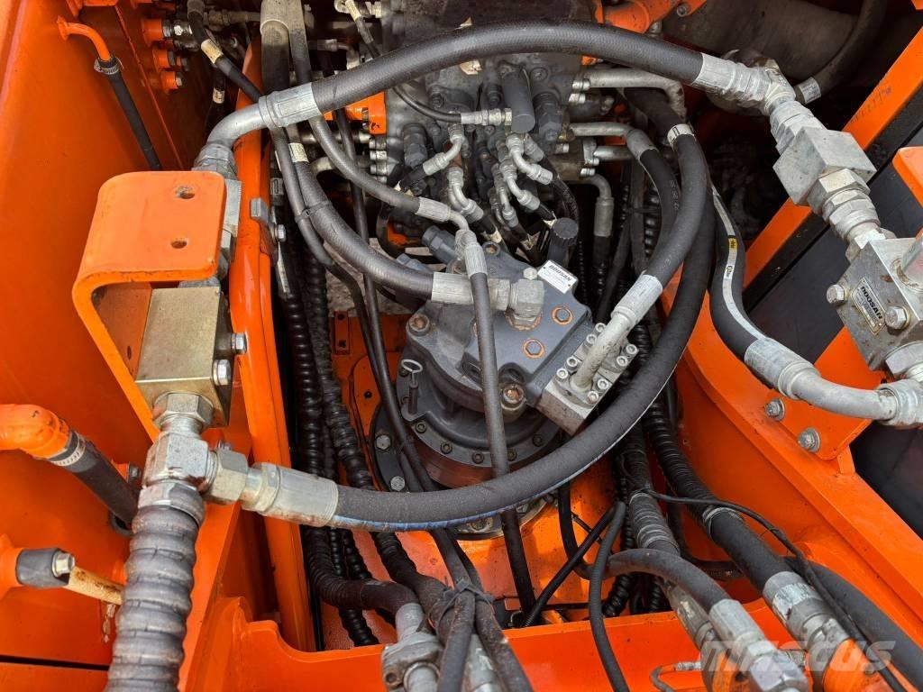 Doosan DX 225 LC Bagri goseničarji