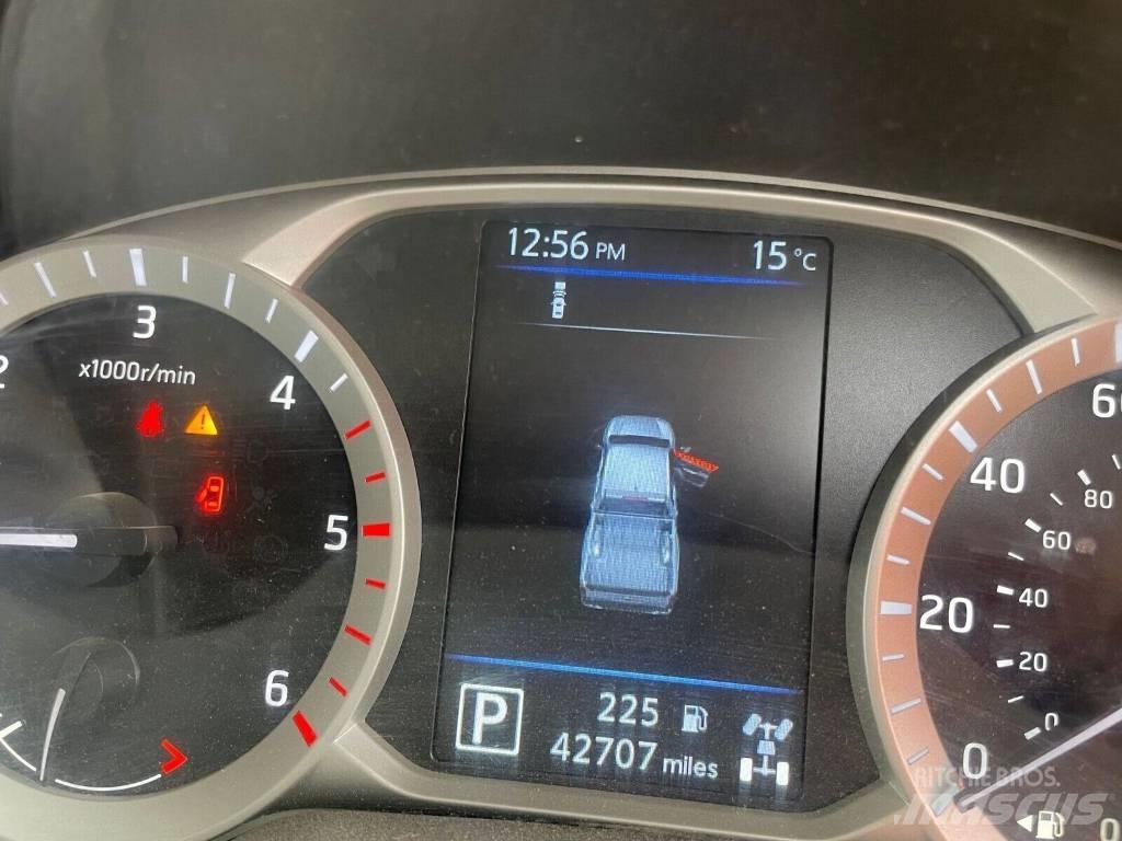 Nissan Navara Avtomobili