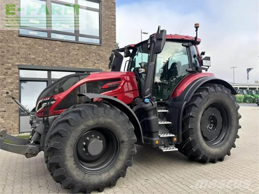 Valtra q265 Traktorji