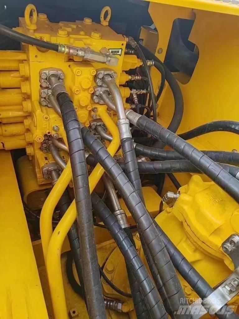 Komatsu 240LC-8 Bagri goseničarji