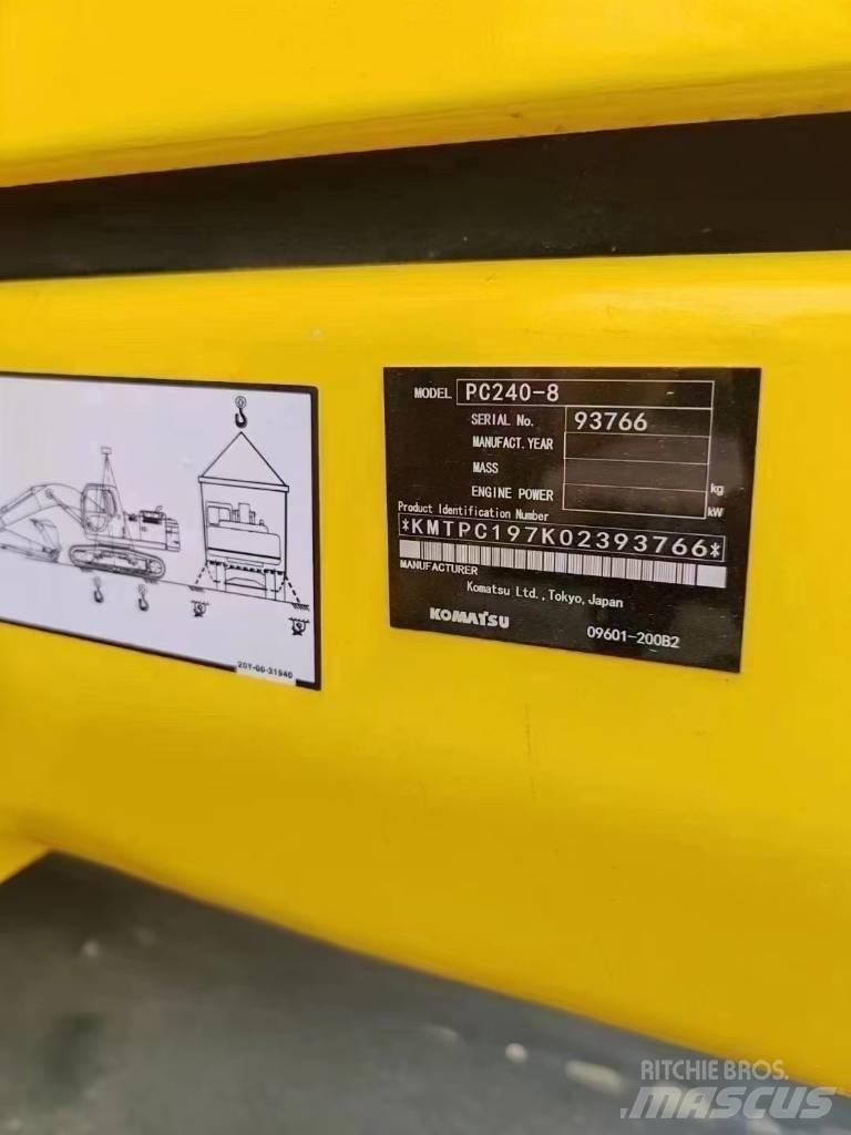 Komatsu 240LC-8 Bagri goseničarji