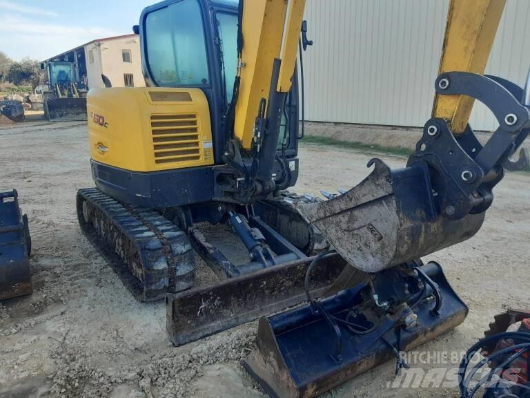 New Holland E 60 C Mini bagri <7t