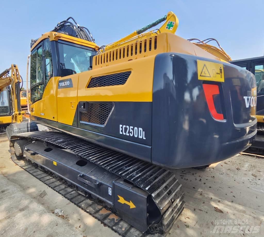 Volvo EC 250 D L Bagri goseničarji