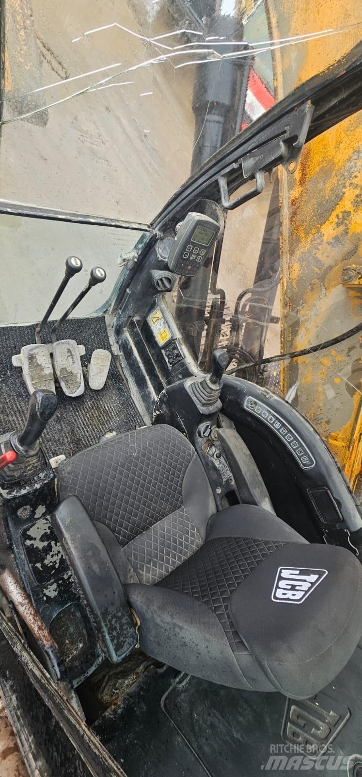JCB JS 220 LC Bagri goseničarji