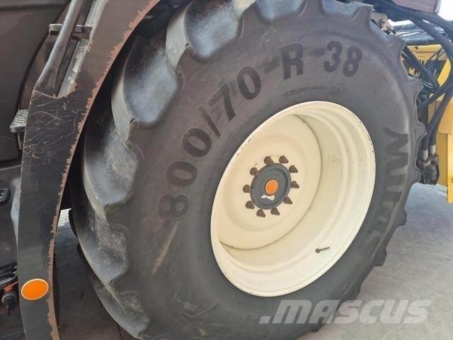 New Holland FR700 Stroji za krmo na lastni pogon