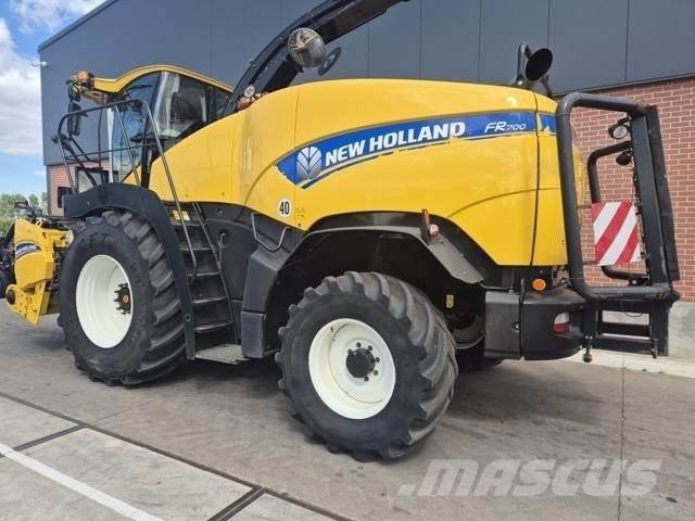 New Holland FR700 Stroji za krmo na lastni pogon
