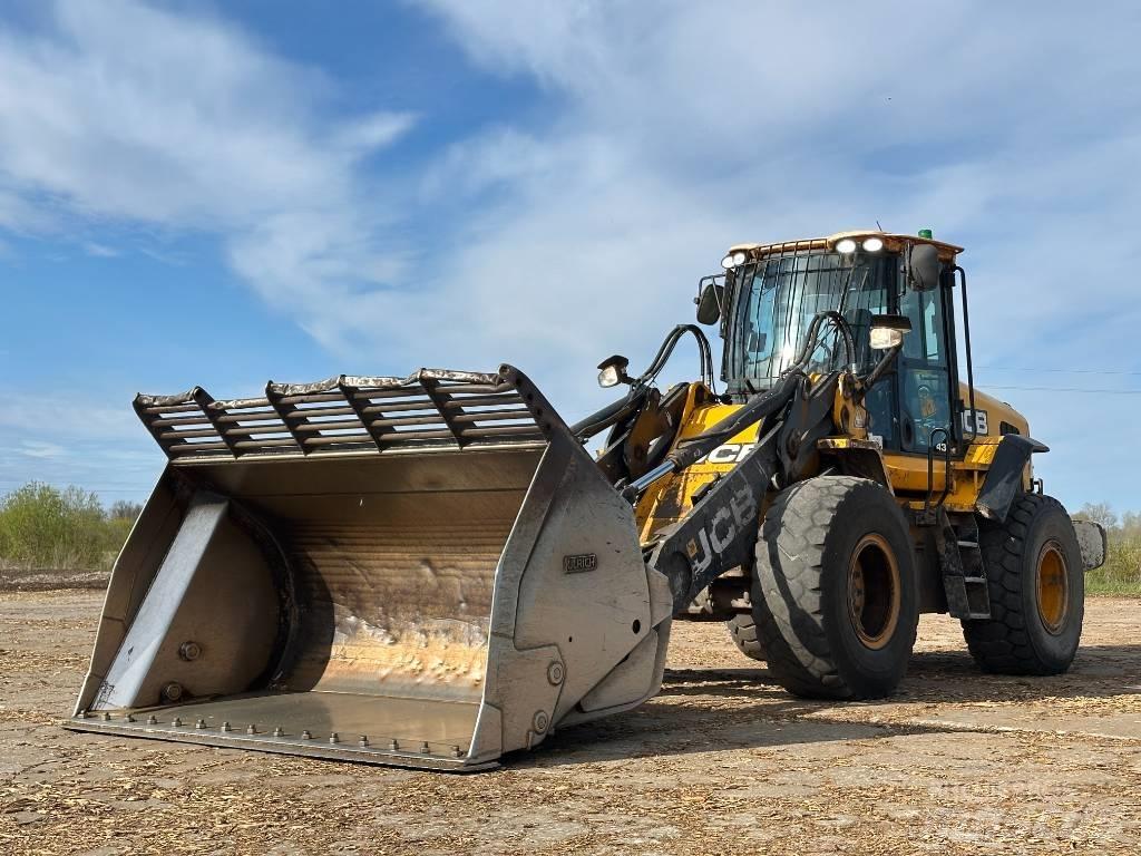 JCB 437 HT Kolesni nakladalci