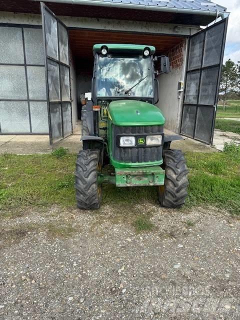 John Deere 5515 F Traktorji