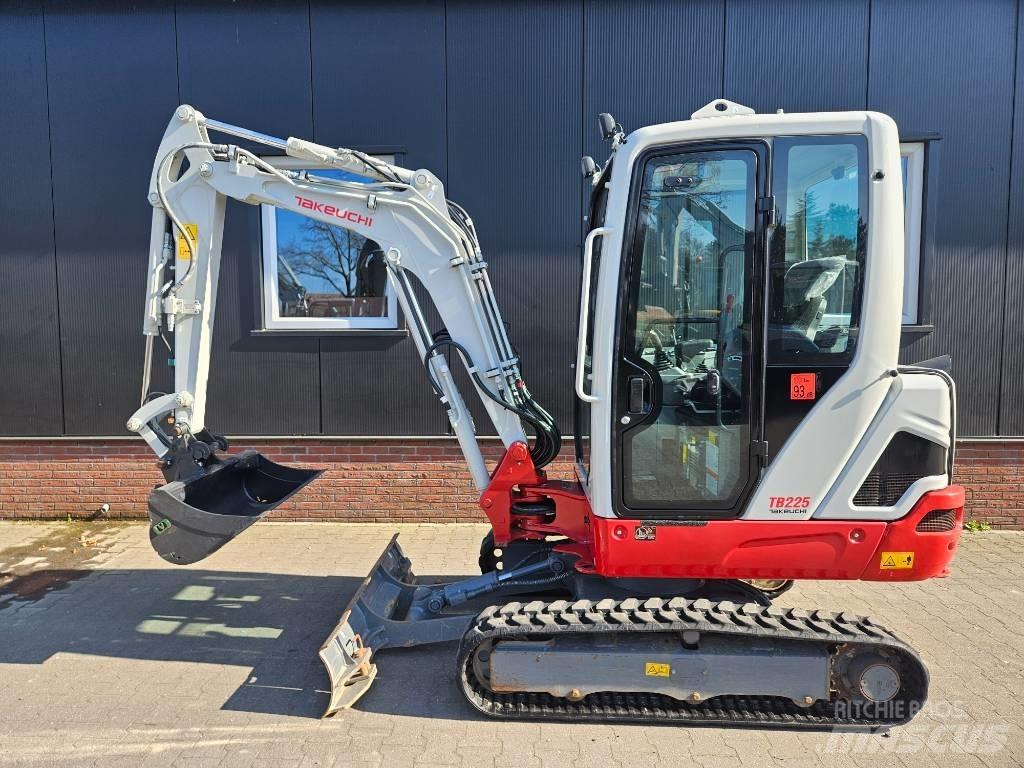 Takeuchi TB 225 Mini bagri <7t