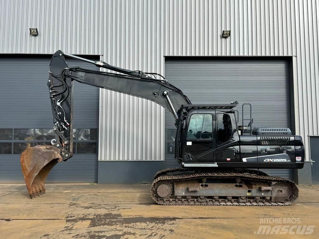 Doosan DX225LC-5 Bagri goseničarji