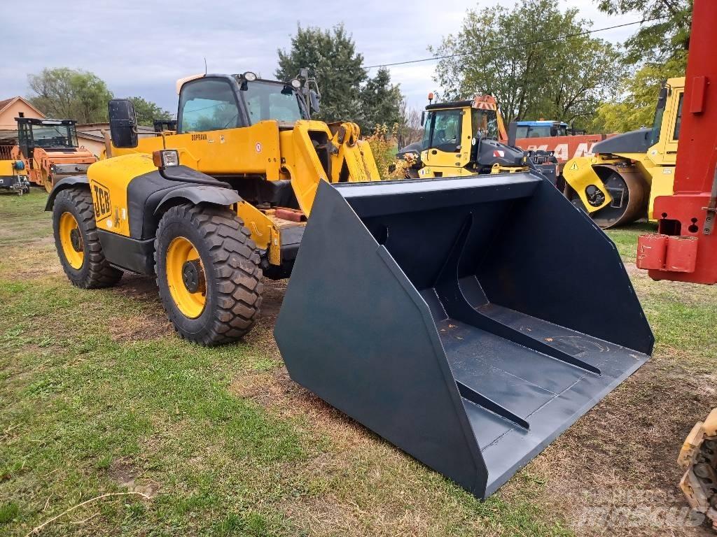 JCB 541-70 Kmetijski teleskopski nakladalci