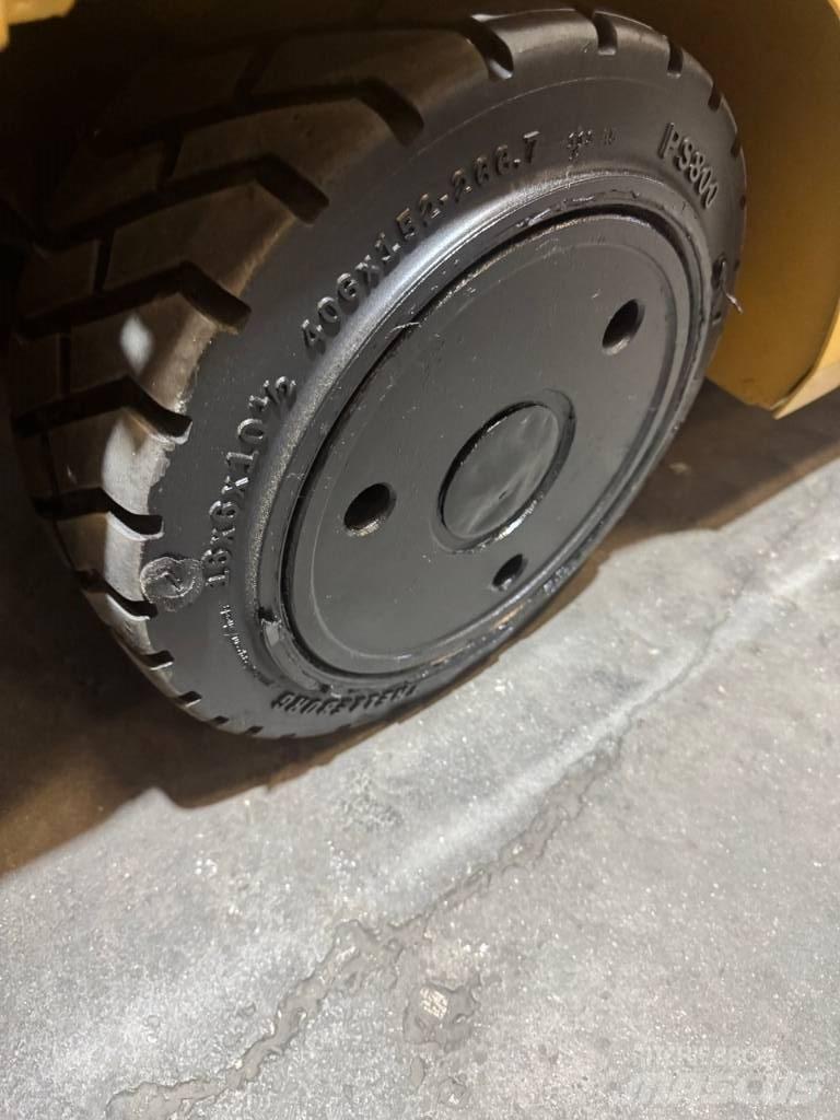 CAT EC30N2 Električni viličarji