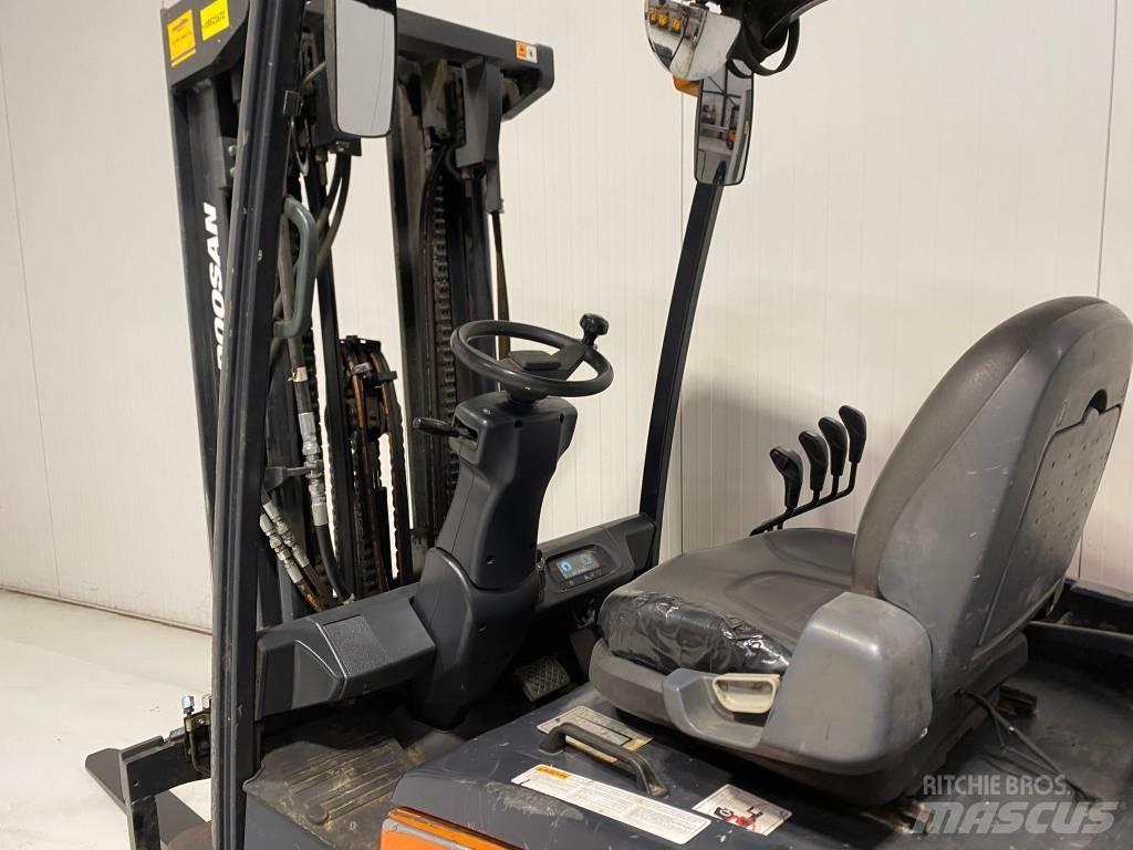 Doosan B35X-7 Električni viličarji