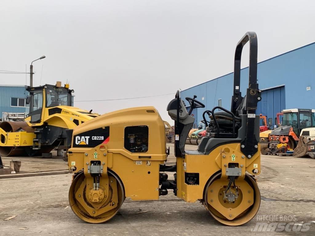 CAT CB 22B Dvojni valjarji