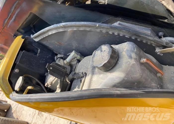 Komatsu PC30 Bagri goseničarji