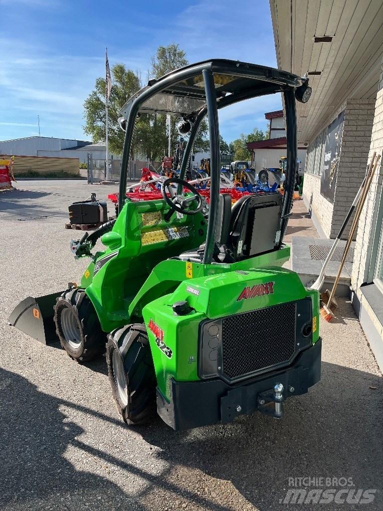 Avant 423 Skid steer mini nakladalci