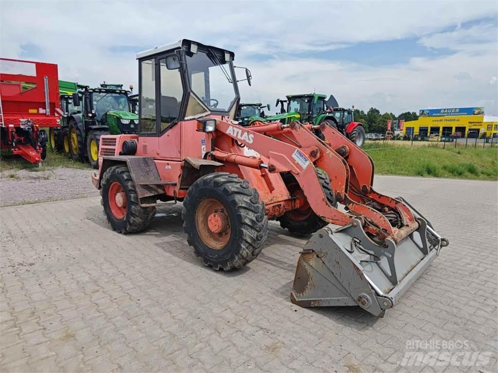 Atlas 72E Kolesni nakladalci