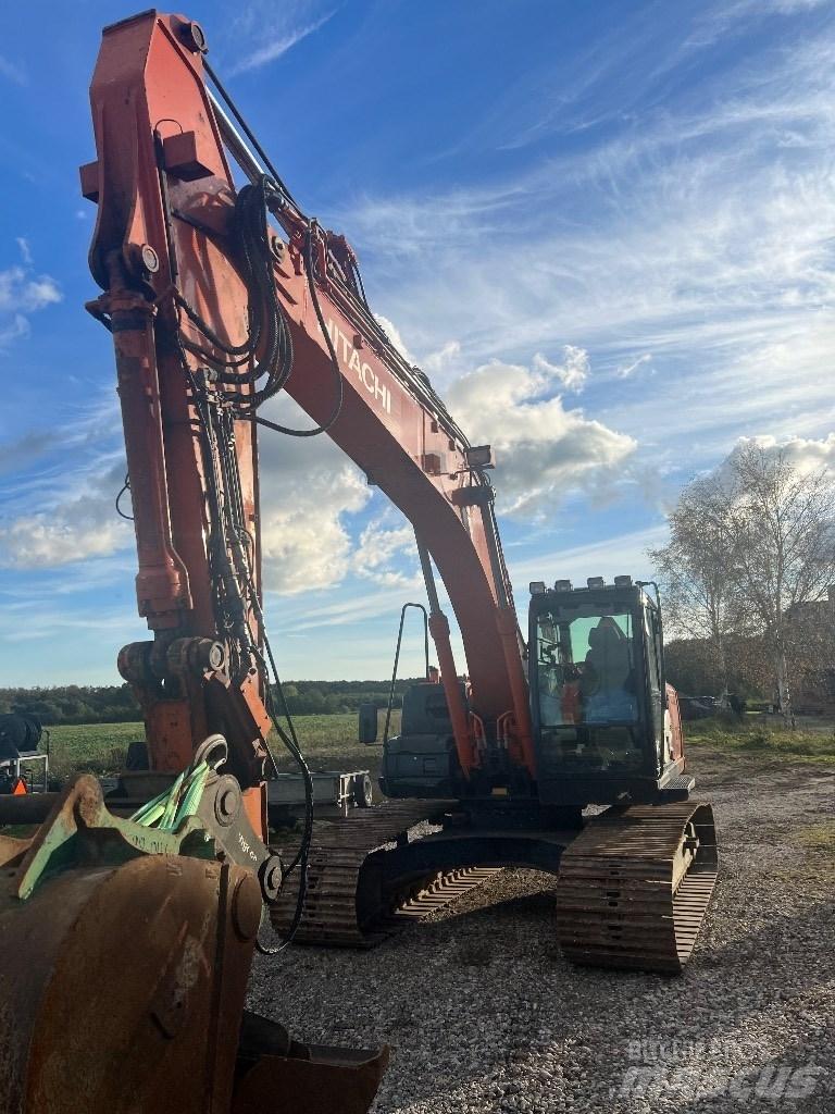 Hitachi ZX 210 Bagri goseničarji