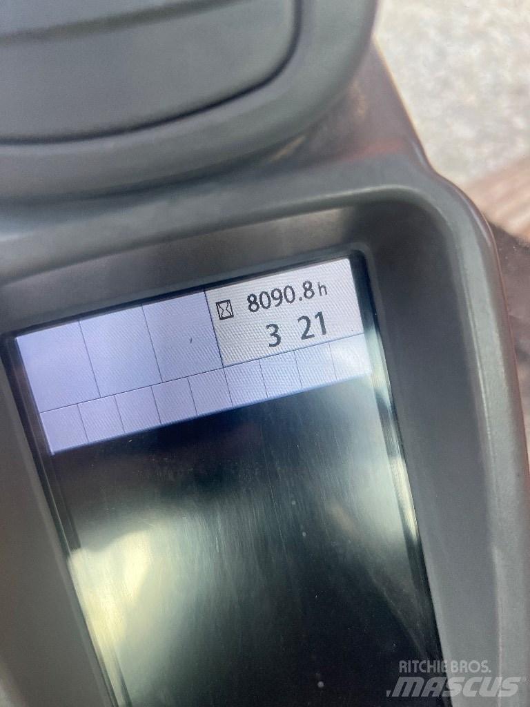Hitachi ZX 210 Bagri goseničarji