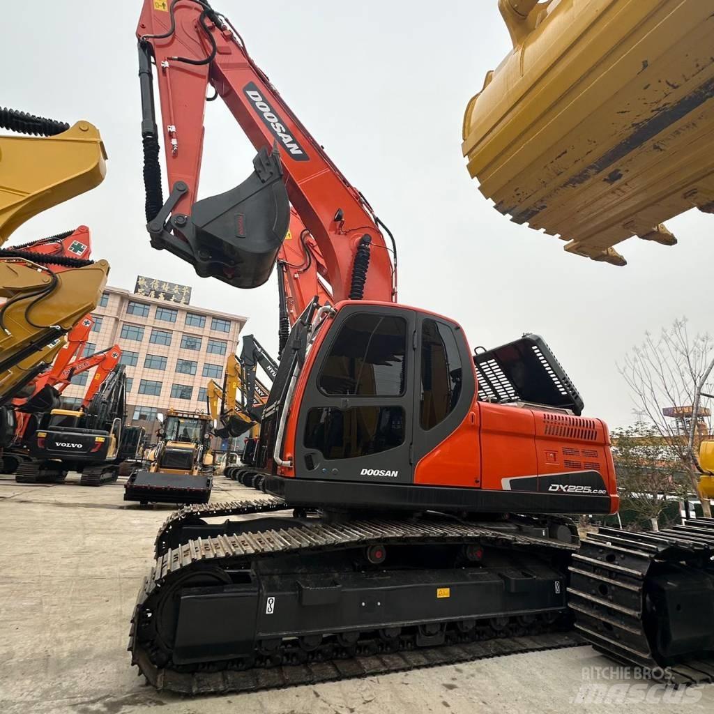 Doosan DX225LC-9C Bagri goseničarji