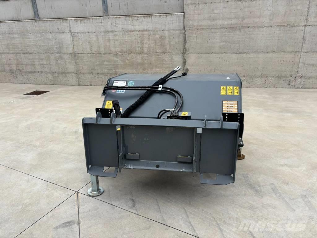 CM CSA 125 Cestni pometači