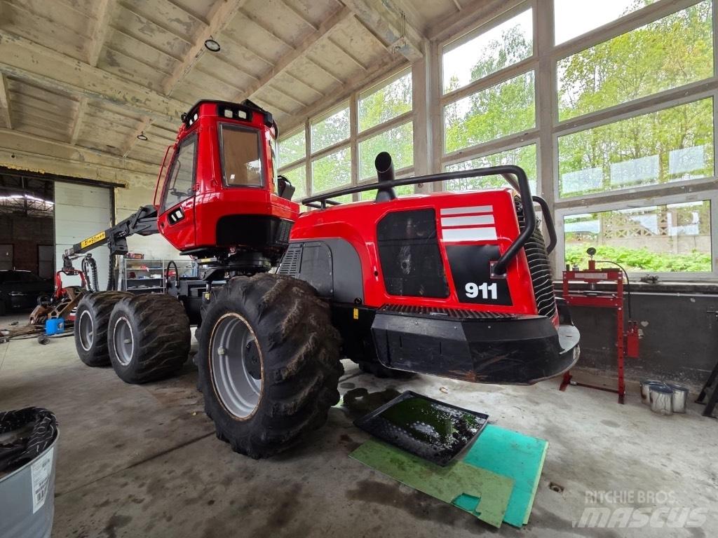 Komatsu 911 Harvesterji