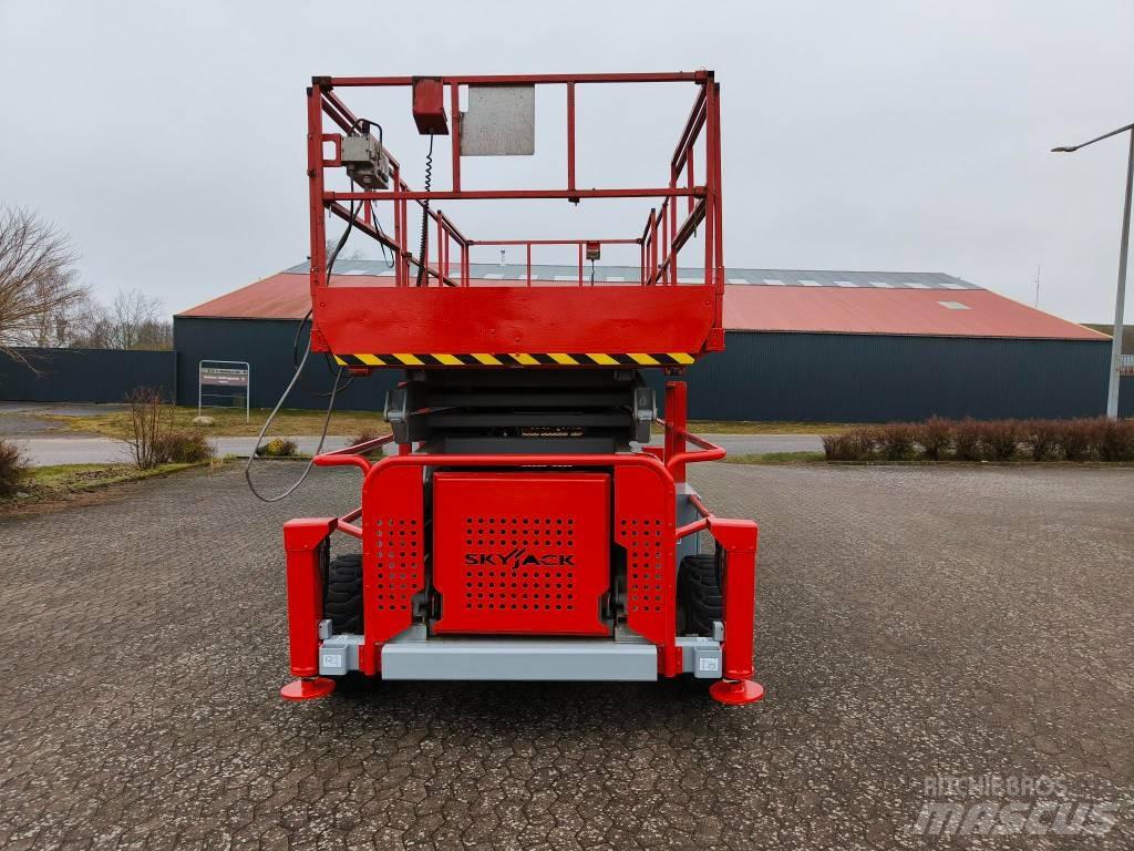 SkyJack SJ 9250 RT Škarjaste dvižne ploščadi