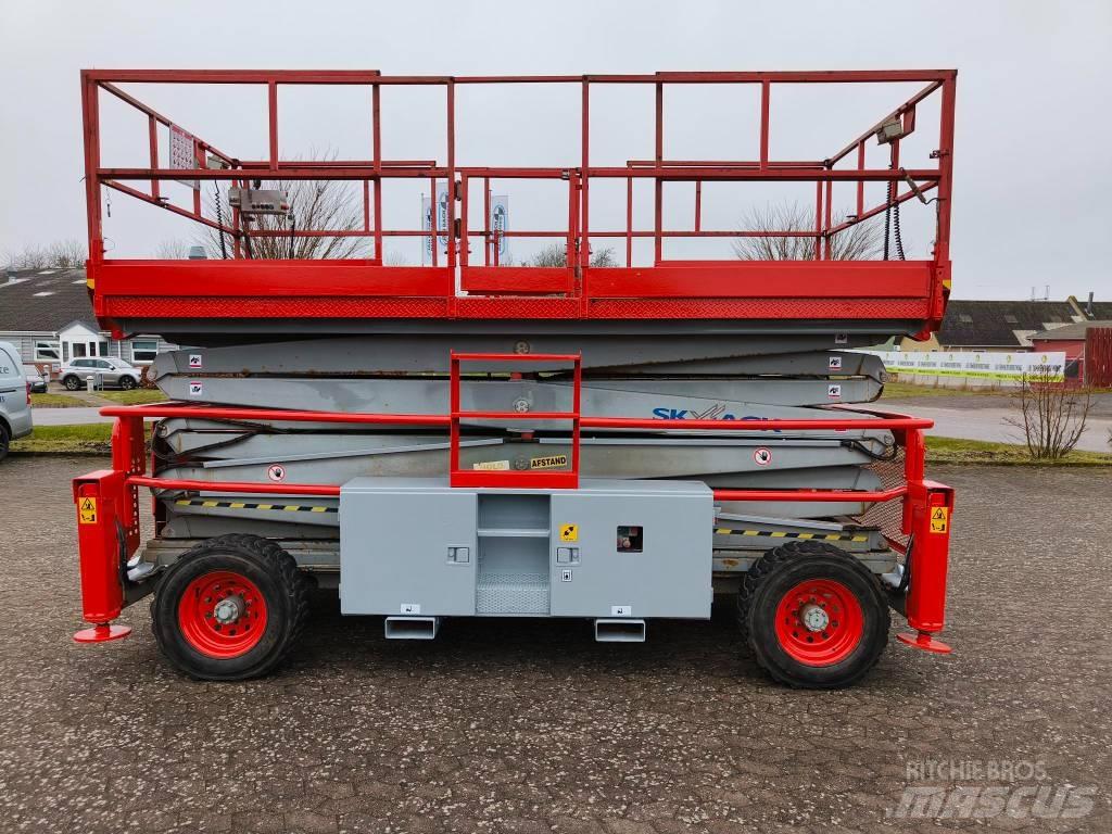SkyJack SJ 9250 RT Škarjaste dvižne ploščadi