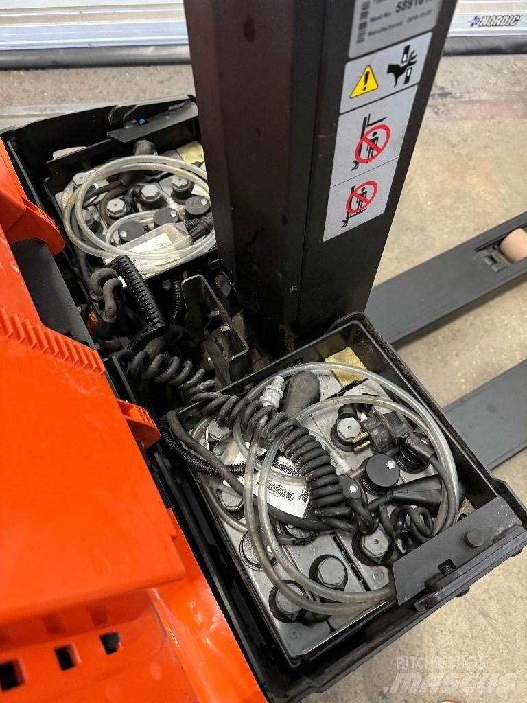Toyota SWE080L Ročni električni viličar