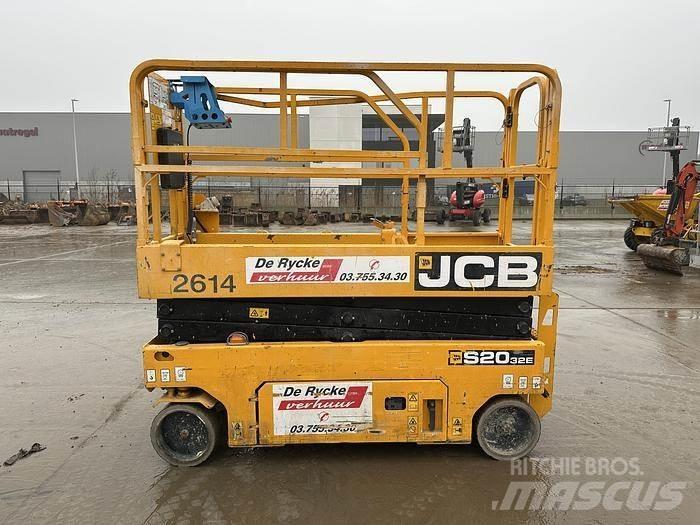 JCB S2032E Druga dvigala in dvižne ploščadi