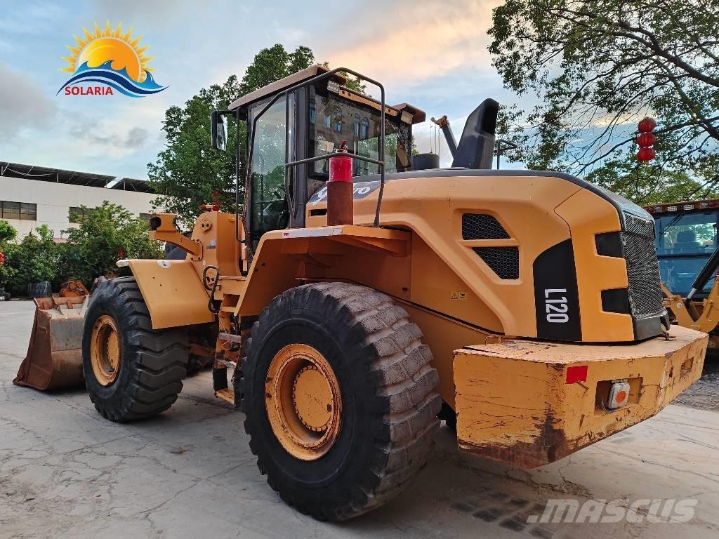 Volvo L 120 Kolesni nakladalci