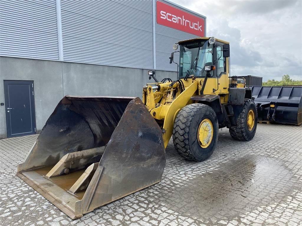 Komatsu WA270-3 Kolesni nakladalci