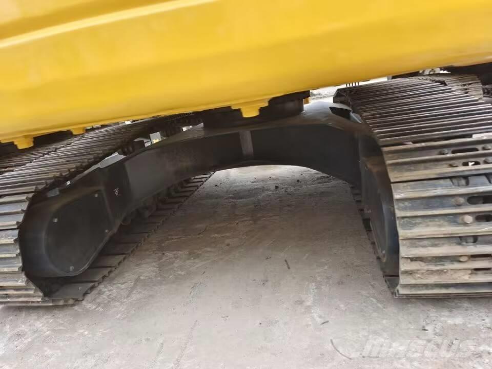 Komatsu PC 200 Bagri goseničarji