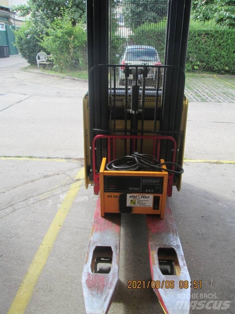 Hyster S1.4iL Ročni električni viličar