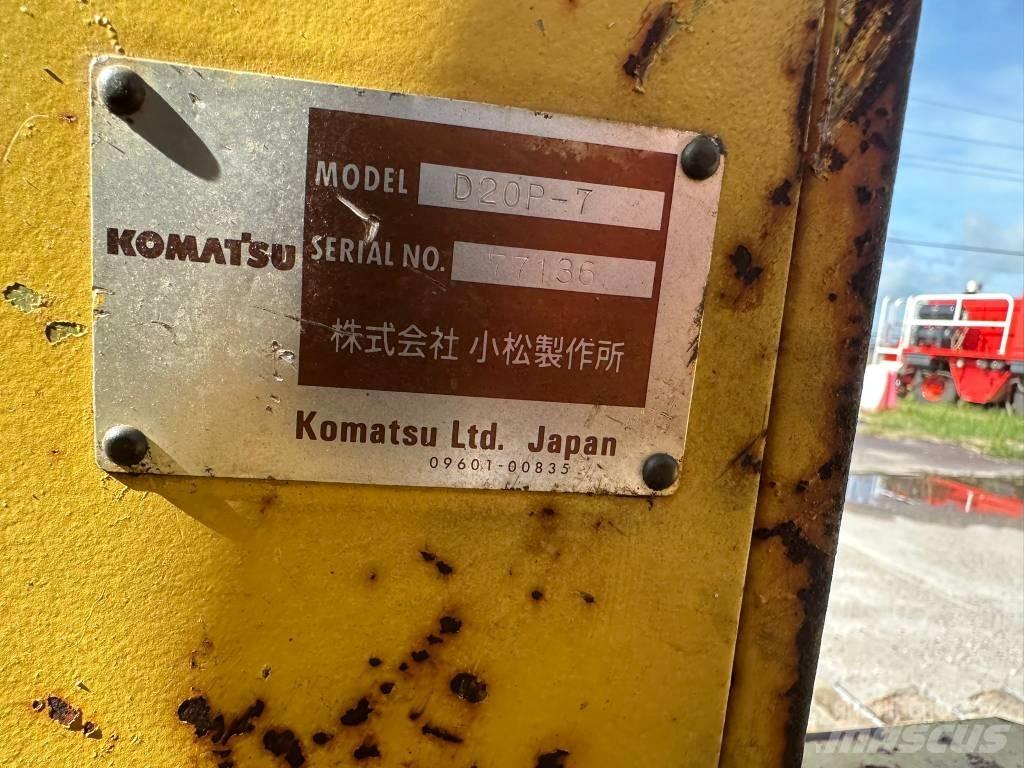 Komatsu D 20P-7 Buldožerji goseničarji