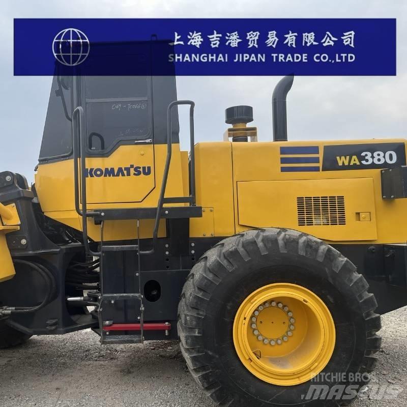 Komatsu WA 380 Kolesni nakladalci