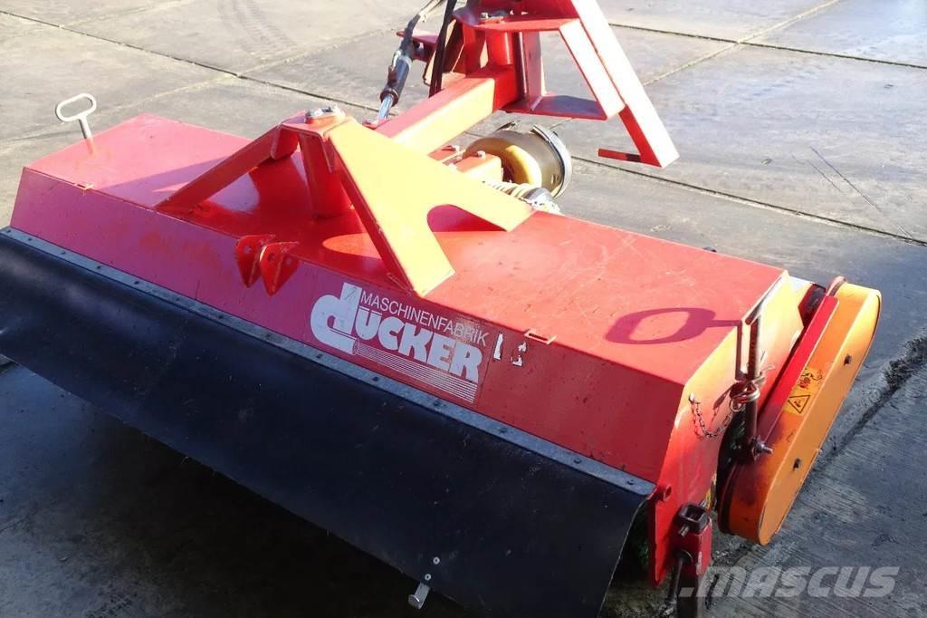 Dücker Veegmachine Pometalni stroji