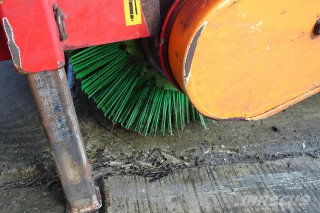 Dücker Veegmachine Pometalni stroji