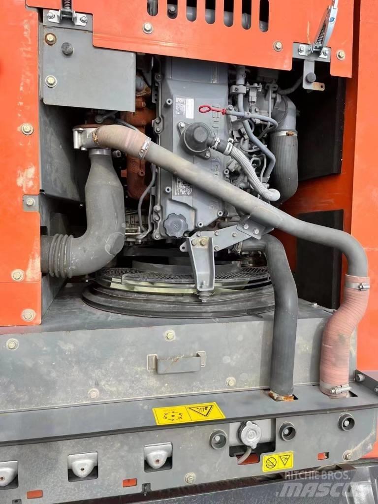 Hitachi ZX 240-3 Bagri goseničarji