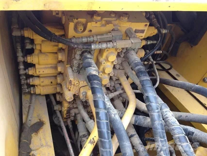 Komatsu pc220-7 Bagri goseničarji